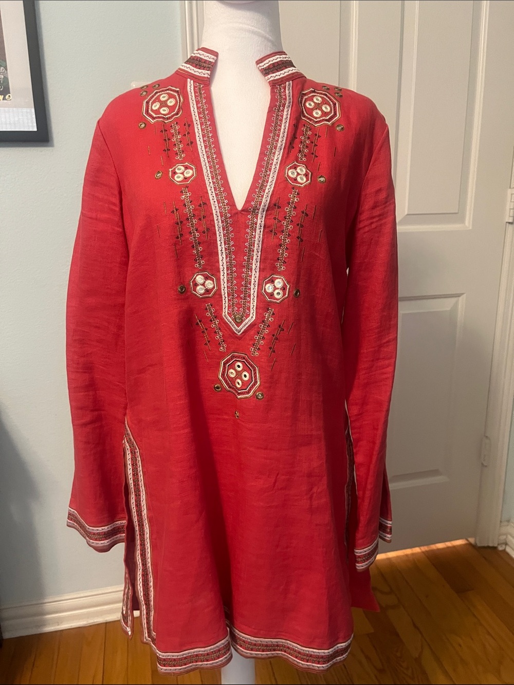 Linen Embroidered Tunic Top
Side Slits M